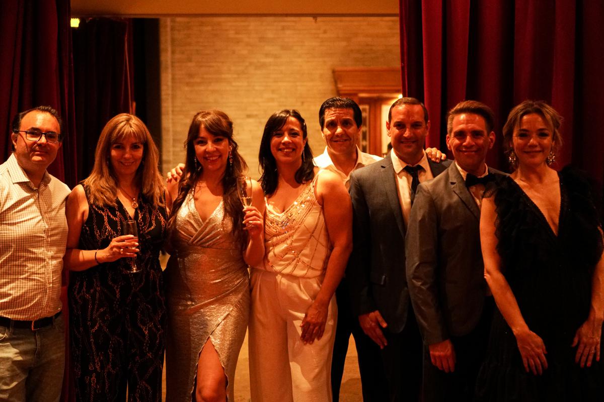 fiesta cena mesa asociacion