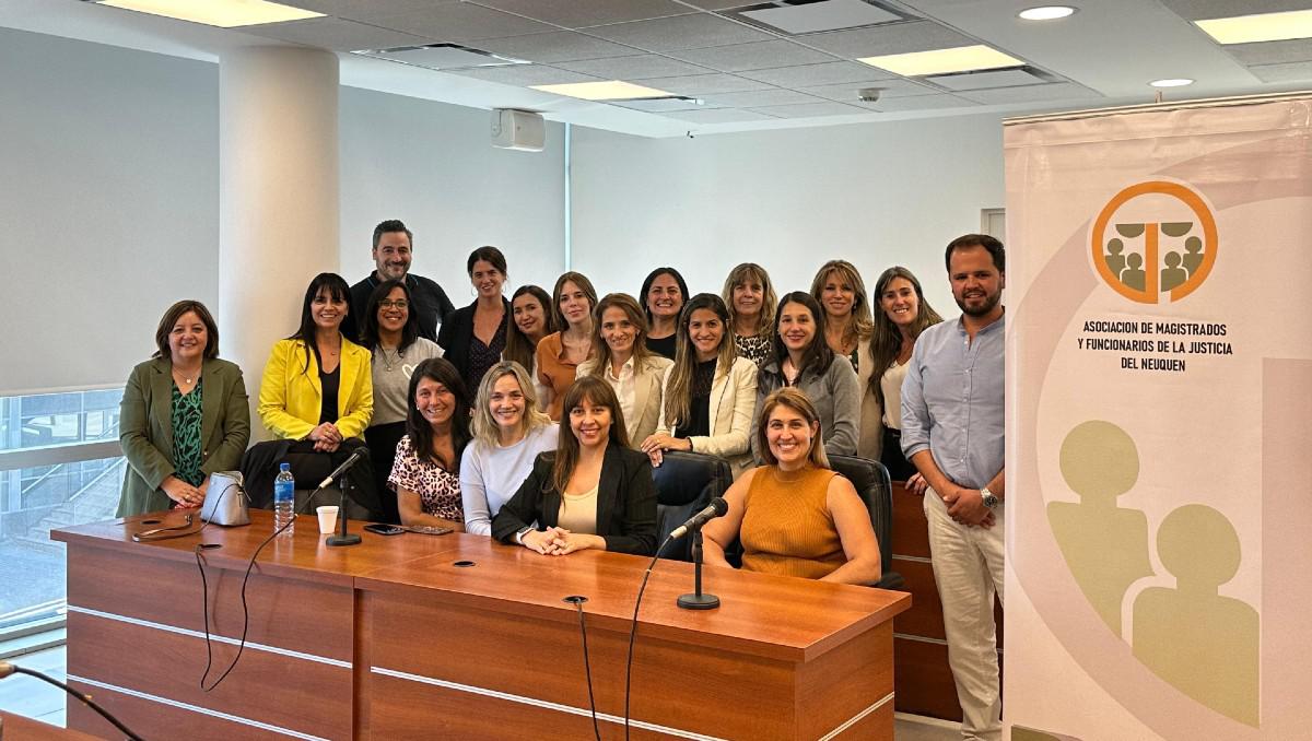 reunion presencial comision nacional secretarios neuquen 2024 -foto grupal 1200